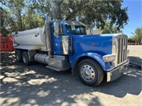 2011 Peterbilt 389 6x4 Transfer Truck