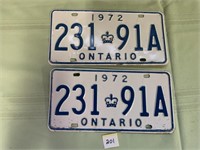 Ontario 1972 licence plates pair