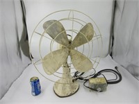 Ancien ventilateur en métal fonctionnel