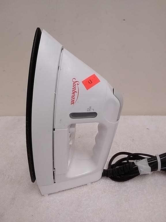 Like new Sunbeam steam iron