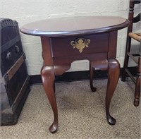 SINGLE DRAWER OVAL END TABLE - 27" X 23" X 23"