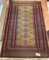 L -  AREA RUG 52X36