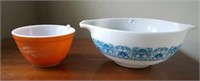 Two unmatched Pyrex mixing bowls, Horizon Blue
