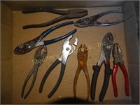 8 pr. Pliers