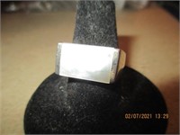 925 Silver Ring w/Mother of Pearl Stone-7.3 g