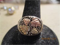 925 Silver Ring w/Flowrs-7.0 g