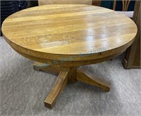 Round oak table with three leaves
