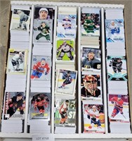 APPROX 4000 ASSORTED HOCKEY TRADING CARDS