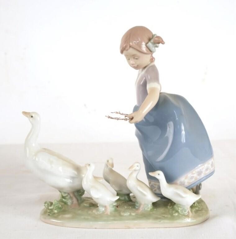 Lladro Porcelain "Daisa" girl w geese includes Box