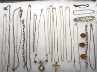 Chain necklaces, Pendants
