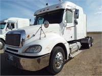 2003 White Freightliner Columbia Truck