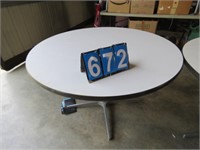 ROUND PEDESTOL TABLE- MISSING A CASTER SO IT