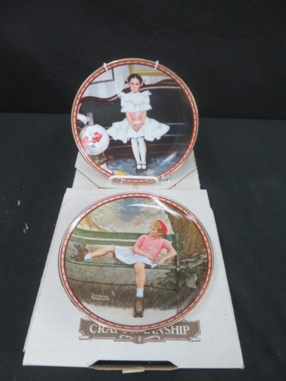 2 PORCELAIN COLLECTOR PLATES IN BOXES