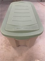 Rubbermaid Jumbo Storage Tote with a lid. May