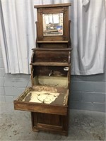 ANTIQUE EUROPEAN DRY SINK WITH MIRRORED TOP