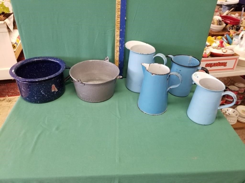 6 PCS ENAMELWARE INCL SM PANS AND PITCHERS