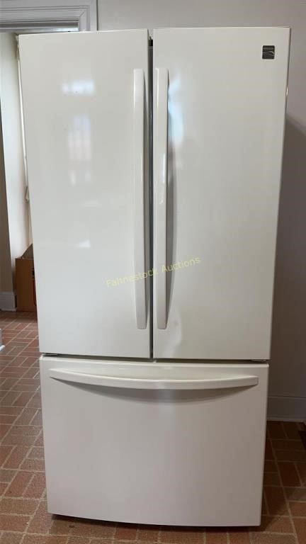 Kenmore Refrigerator w/Freezer on the bottom