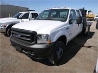2004 Ford F550 Crew Cab Flatbed Truck