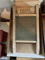 Pearl Mfg. Small Glass Washboard (7" Wide)