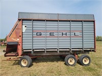 Gehl 970 self unloading chopper box on tandem gear