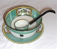 Vintage lusterware sauce bowl set.