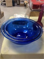 Two piece blue Pyrex bowls