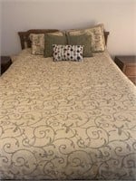 Queen size bed w/comforter no sheets pillow top