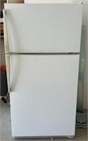 D - AMANA REFRIGERATOR / FREEZER (G17)