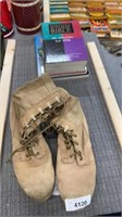 men’s size 9 1/2 military boots and books