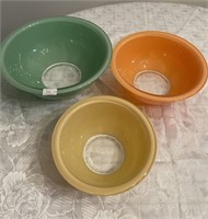 Pyrex, set of 3 nesting mixing bowls