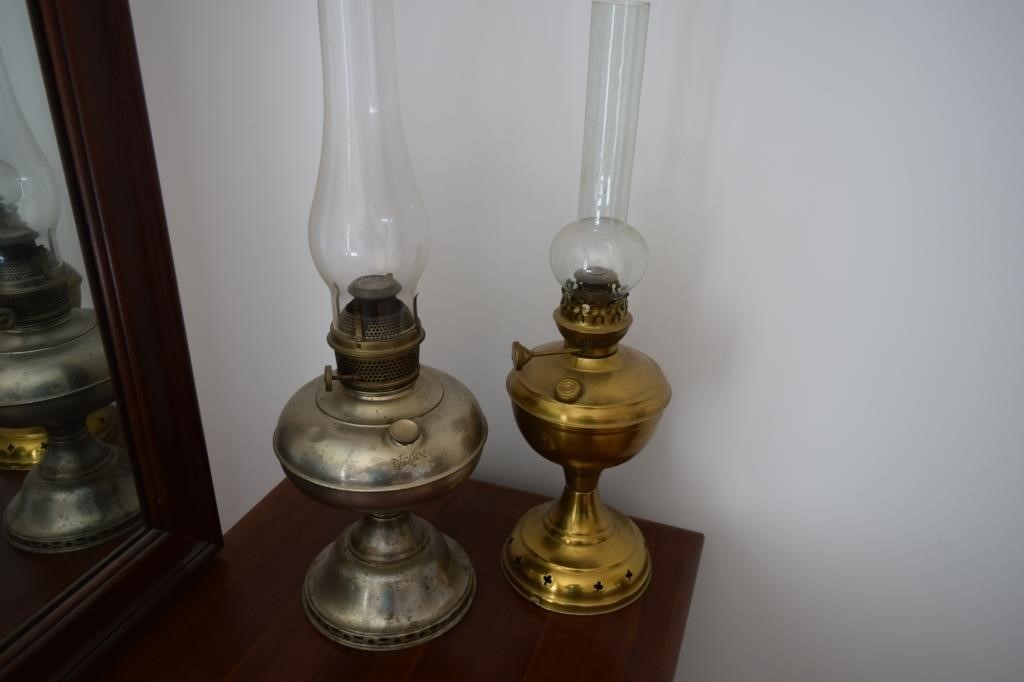 2 pcs Oil Lamps (1 is Magnel)