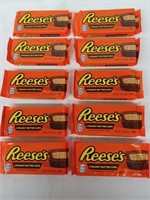 10 full size Reese's Peanut Butter Cups BB: 10/22