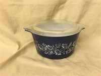Pyrex BLUE DAISY COLONIAL MIST Casserole with Lid
