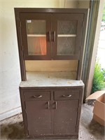 Metal cabinet with shelves / drawers