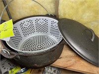 CAST IRON DUTCH OVEN WITH FRYER BASKET 12 IN X 5 I