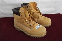 Boys Timberland Boots / New / 4