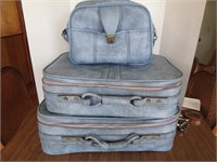 Vintage vinyl luggage set (powder blue) 3 pieces