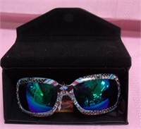 MONTNA WEST SUNGLASSES WITH CASE