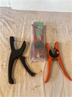 3 tagging pliers.