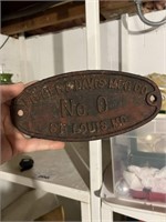 FISHER & DAVIS MFG #0 CAST IRON BADGE