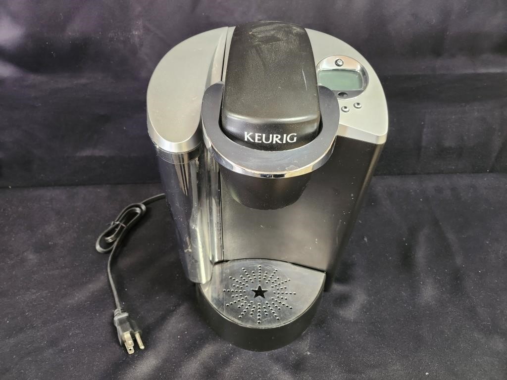 KEURIG COFFEE MAKER