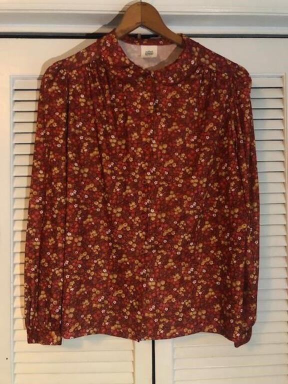 VINTAGE CLOTHING AUCTION - ENDING 7/9/2024