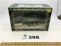 ERTL JOHN DEERE SQUARE BALER 1/32 scale