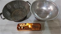 2 VINTAGE COLANDERS & SET COOKIE CUTTERS