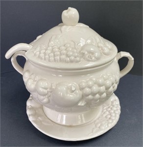 Signature China Lidded Soup Tureen, 12x10x9in