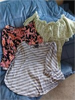 Set of 3 Size Large Summer Tops