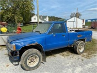 1986 TOYOTA PICKUP 4WD 5SPD NON RUNNER. HAS RUST.