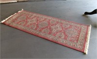 2'8" x 6'7" Red Rug