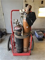 CUTTING TORCH AND CHICAGO ELECTRIC CART W/ OXYGEN