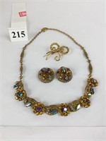 GOLD TONE METAL NECKLACE AND EARRING SET WITH